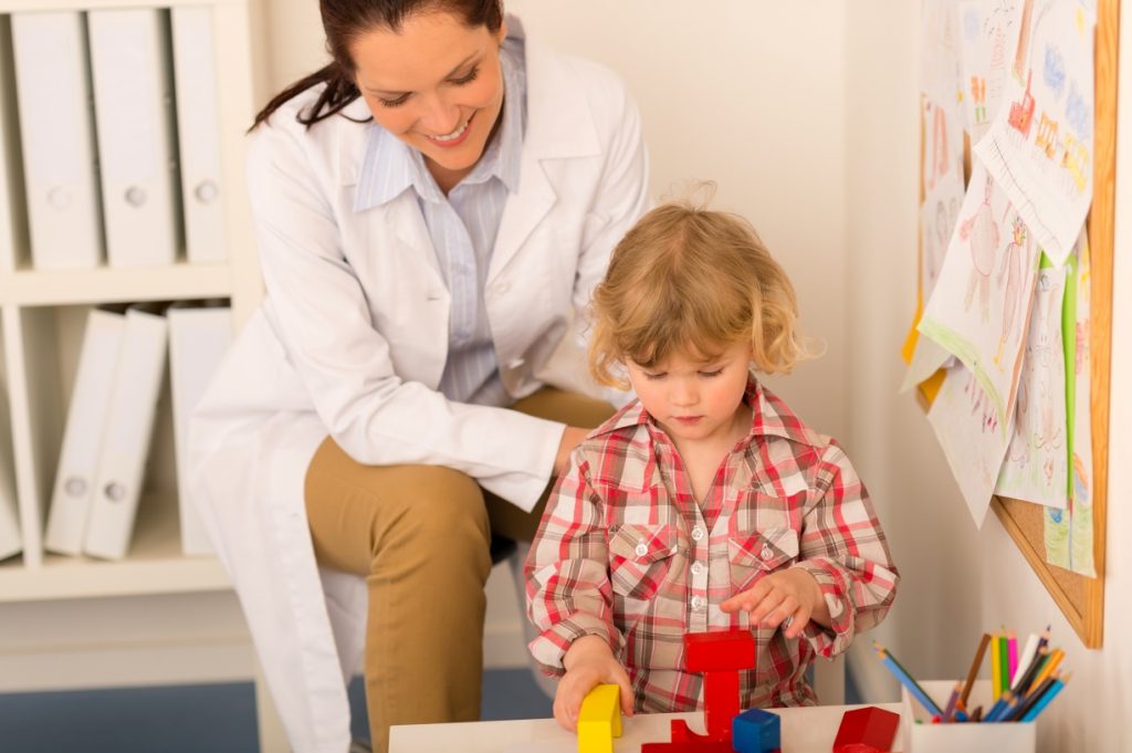  Niño con Terapeuta Ocupacional